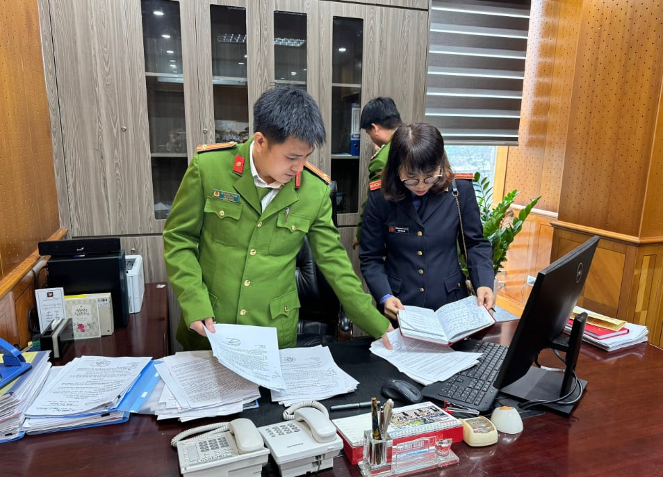 Khởi tố Phó Cục trưởng Cục Đăng kiểm Việt Nam Khoi to Pho Cuc truong Cuc Dang kiem Viet Nam