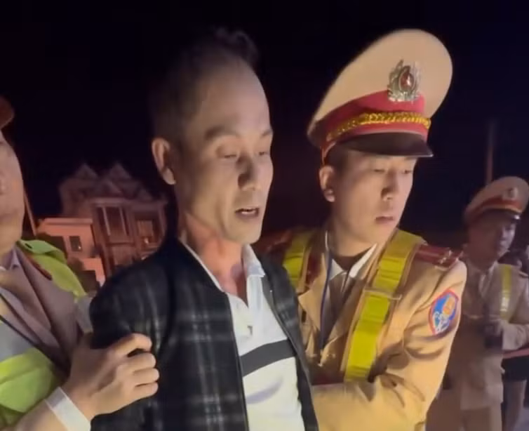 Doi tuong dinh ma tuy, nong do con dam CSGT Quang Ninh