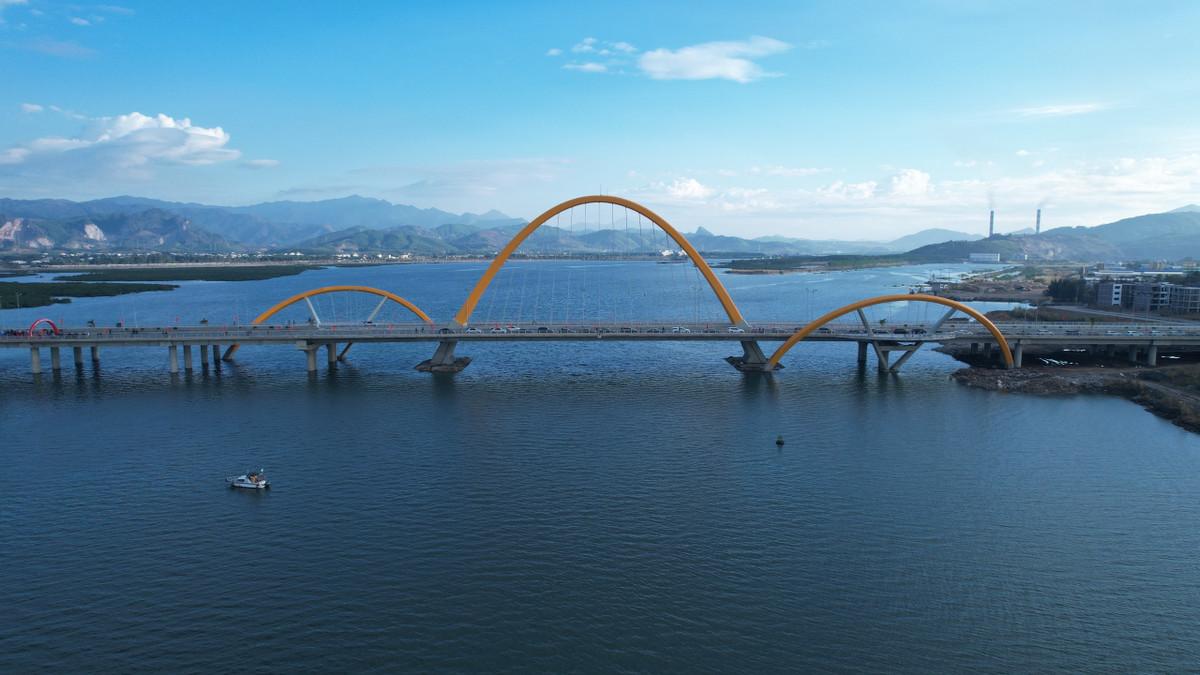 Hiện Chủ tịch UBND tỉnh Quảng Ninh đang yêu cầu các chủ đầu tư cùng các nhà thầu, đơn vị tư vấn thiết kế, tư vấn giám sát kiểm tra, rà soát và hoàn tất các thủ tục để bàn giao công trình đưa vào sử dụng. Giao Sở GTVT tham mưu cho tỉnh để chỉ đạo và giao tiếp nhận quản lý, bảo trì, vận hành công trình phát huy hiệu quả đầu tư.