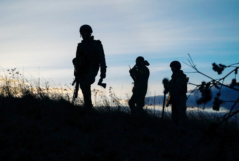 Hơn nữa, tờ Fox News đưa tin rằng, Quân đội Mỹ đang điều tra cái chết của sĩ quan Kamala ở Ba Lan. Kamala đã từng là sĩ quan phụ trách công vụ trong Quân đoàn 5 kể từ tháng 6/2024. Ảnh: The Mirror.