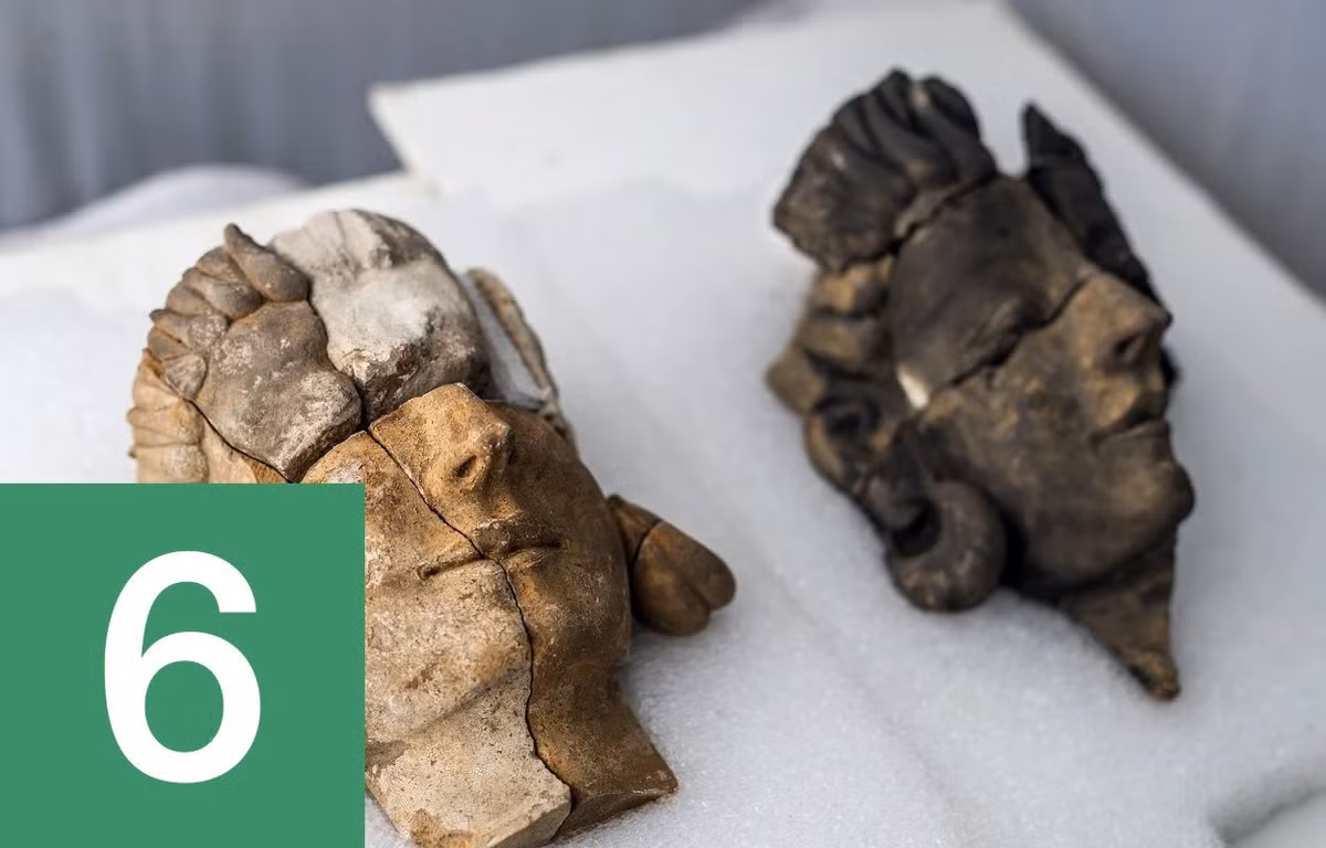  6. Khám phá mới về tộc người Tartessos cổ đại. Các chuyên gia Tây Ban Nha đã công bố việc phát hiện ra các bức phù điêu có hình mô tả hình dáng con người trong quá trình khai quật tại di chỉ Casas del Turuñuelo ở tỉnh Badajoz. Các phát hiện này thuộc về nền văn minh Tartessos, một nền văn minh cổ với nhiều bí ẩn chưa được giải mã.