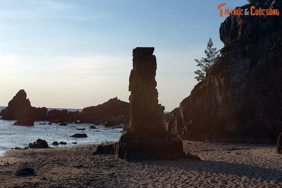 Có thể khẳng định, bãi Đá Nhảy là một địa điểm không thể bỏ qua của du khách mỗi khi đặt chân đến mảnh đất Quảng Bình.