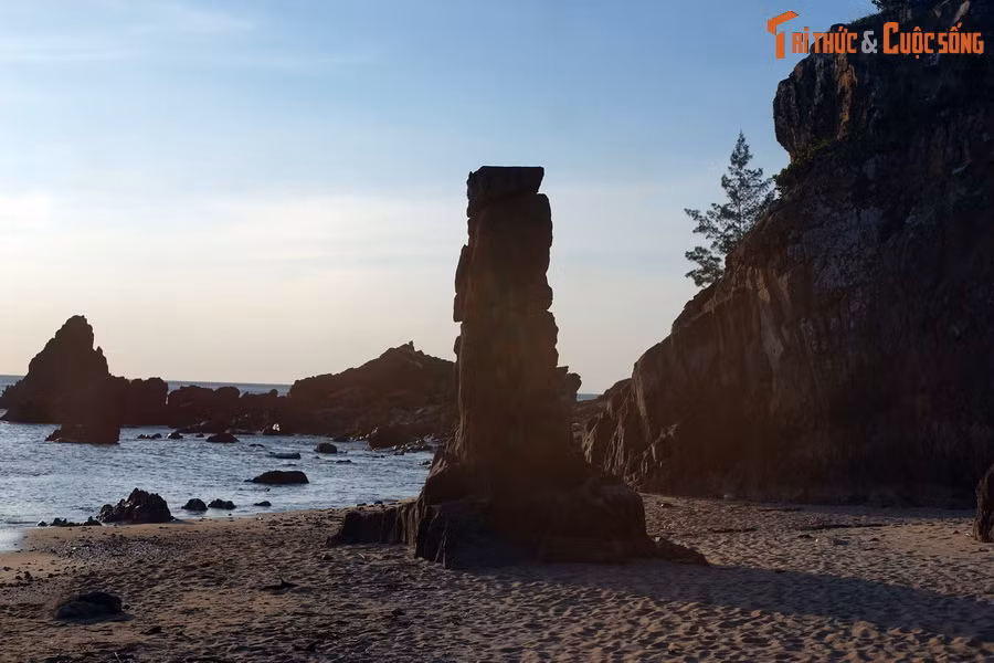 Có thể khẳng định, bãi Đá Nhảy là một địa điểm không thể bỏ qua của du khách mỗi khi đặt chân đến mảnh đất Quảng Bình.