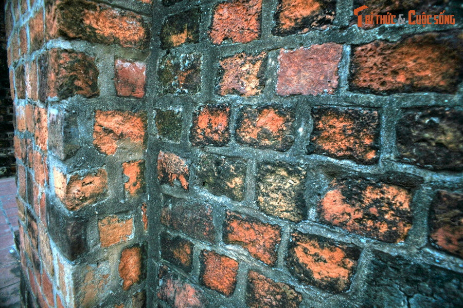 Trong quá khứ, tòa thành là nơi diễn ra những cuộc giao tranh quyết liệt giữa quân đội nhà Lê và nhà Mạc trong nhiều năm mỗi khi các vua Mạc mở cuộc tiến công từ Cao Bằng xuống Thăng Long.