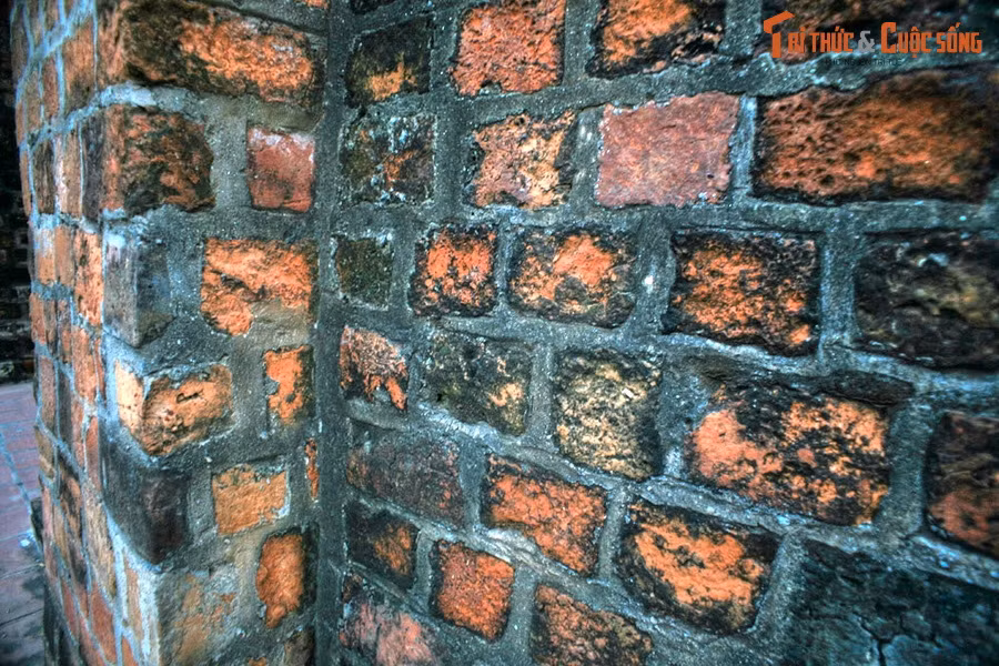 Trong quá khứ, tòa thành là nơi diễn ra những cuộc giao tranh quyết liệt giữa quân đội nhà Lê và nhà Mạc trong nhiều năm mỗi khi các vua Mạc mở cuộc tiến công từ Cao Bằng xuống Thăng Long.