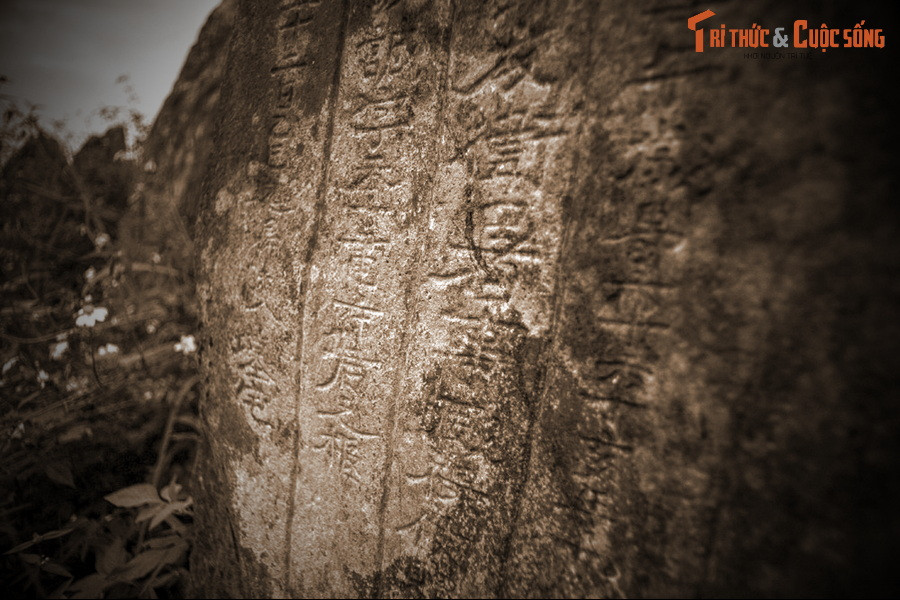 Trên thực tế, sau khi chế độ quan lang suy tàn, bất chấp những câu chuyện rừng rợn được lưu truyền, khu mộ cổ bị bọn trộm không tiếc tay đào bới tìm cổ vật trong một thời gian dài.