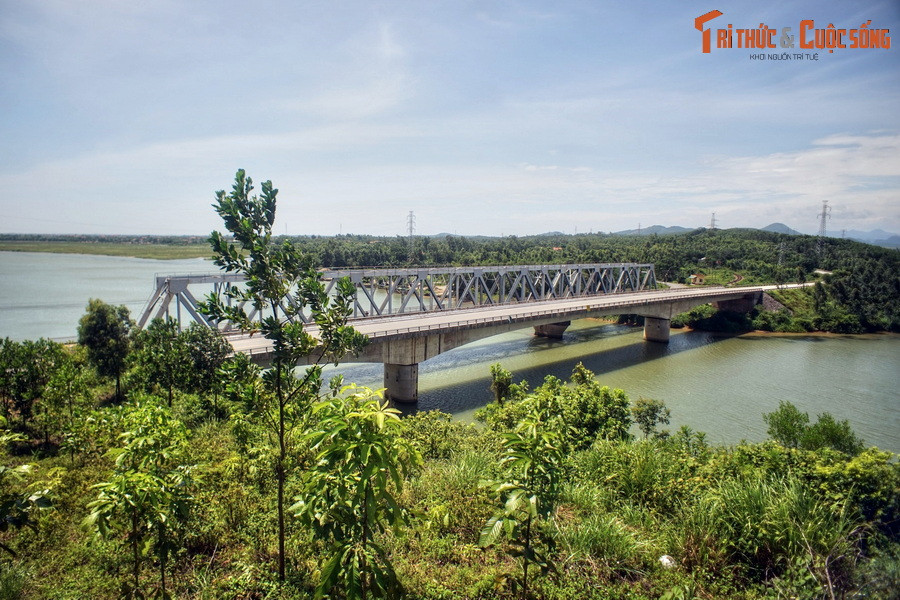 Tên của sông Long Đại gắn liền với bến phà Long Đại, một di tích lịch sử nằm ở vị trí cầu Long Đại ngày nay, thuộc địa phận thôn Long Đại, xã Hiền Ninh, huyện Quảng Ninh.