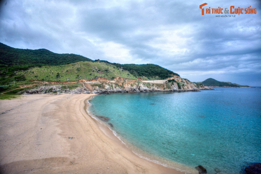 Phong cảnh ở bãi Chuối, một bãi biển hoang sơ nằm bên tỉnh lộ 702, huyện Ninh Hải.