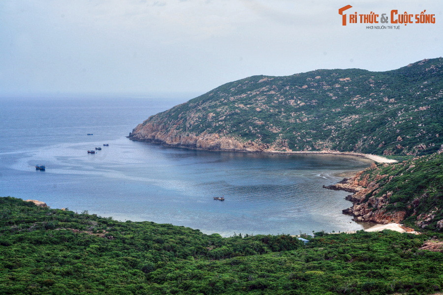 Khung cảnh hấp dẫn ở vùng biển Vũng Thùng, huyện Ninh Hải.