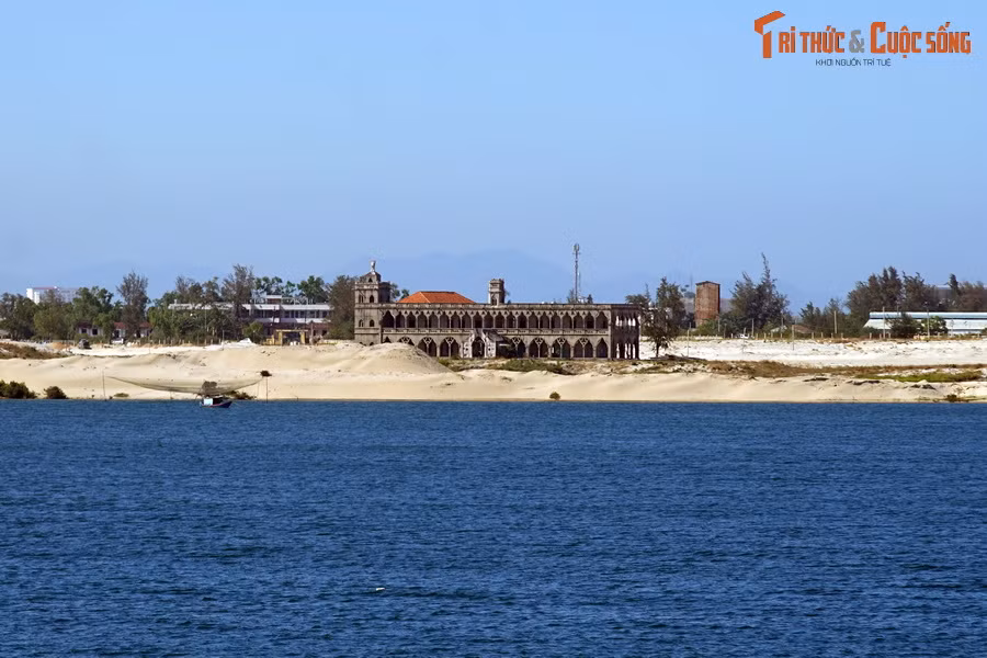 Sau này, do ảnh hưởng của chiến tranh, đan viện đã phải di dời về Lập Định, Cam Hòa, Cam Lâm. Tòa đan viện cũ bị bỏ hoang kể từ lúc đó cho đến bây giờ.