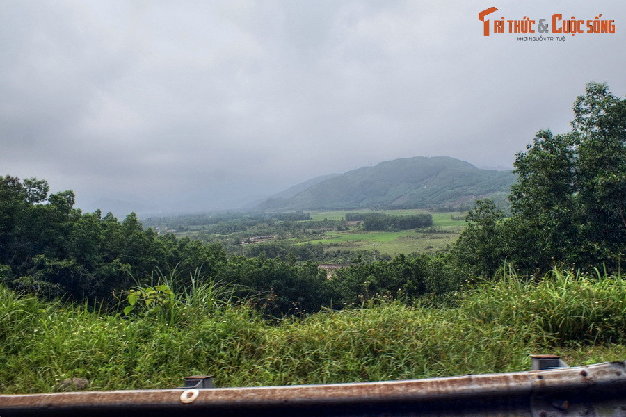 Cuối cùng, một thành viên đã tìm thấy hố chôn các chiến binh Giải phóng năm xưa, khi đó đã phủ lên nhiều tầng lớp đất và cây xanh.