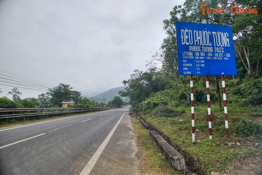 Nằm ở địa phận hai xã Lộc Trì và Lộc Thủy, đèo Phước Tượng là đoạn đường đèo núi đầu tiên trong số ba con đèo nằm trên đường từ Huế đi Đà Nẵng (còn lại là đèo Phú Gia và đèo Hải Vân).