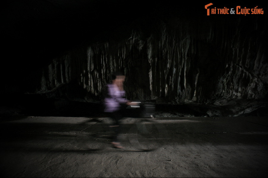 Năm 2003, sau khi được cải tạo, hang Ngườm Bang đã trở thành con đường lớn, hàng trăm lượt người xe qua lại mỗi ngày. Đến lúc này nỗi sợ loài "tua ngưởc" mới khép lại