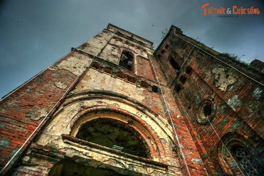 Tòa vương cung thánh đường này được xây dựng từ năm 1924–1929, đại trùng tu năm 1959. Vào mùa hè năm 1972, công trình đã bị hủy hoại do chiến tranh.