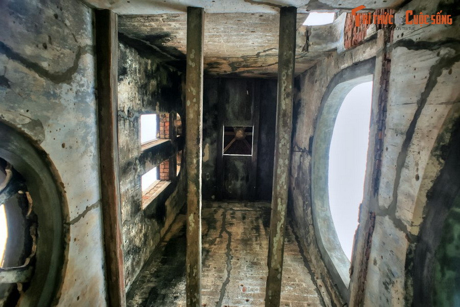 Sau năm 1975, Đồng Hới được tái thiết, riêng ngôi nhà thờ cổ đổ nát vẫn được giữ nguyên trạng. Đến năm 1997, phế tích của nhà thờ Tam Tòa chính thức được tỉnh Quảng Bình công nhận là một Khu Chứng tích tội ác chiến tranh.