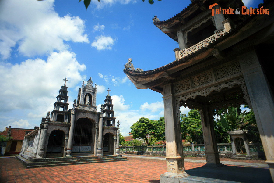 Tựu chung, có thể khẳng định nhà thờ Phát Diệm là một công trình mang sự giao thoa văn hóa Đông – Tây đậm nét. Trong đó, nét Á Đông không chỉ thể hiện qua chi tiết kiến trúc mà còn ở yếu tố phong thủy đặc sắc. (Bài có tham khảo tài liệu "Khái quát chung về lịch sử và sự ra đời của nhà thờ Phát Diệm").