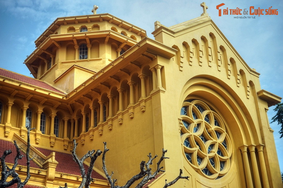 7. Nhà thờ Cửa Bắc (quận Ba Đình) là một trong những nhà thờ cổ đẹp nhất Hà Nội. Nhà thờ được xây dựng từ năm 1925-1930, mang kiến trúc Roman kết hợp phong cách Á - Âu, về tổng thể tạo nên đặc trưng của phong cách kiến trúc Đông Dương nổi tiếng.