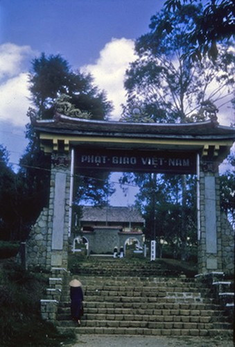 Cổng chùa Linh Sơn.