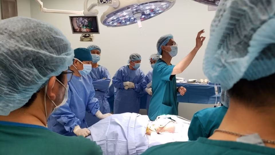 Mẹ hai bé song Nhi kể lại đêm trước hôm hai con vào phòng mổ tách - Hình 3 Me hai be song Nhi ke lai dem truoc hom hai con vao phong mo tach-Hinh-3