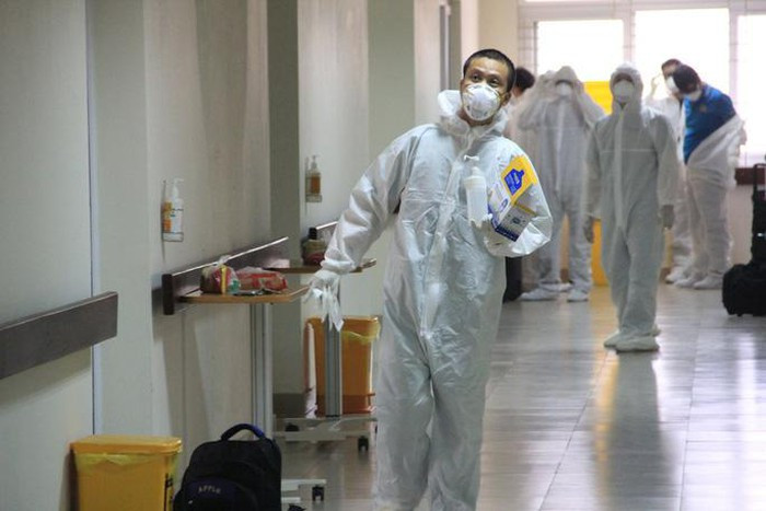 15 benh nhan sot cao trong hanh trinh tu Guinea Xich dao ve nuoc-Hinh-15