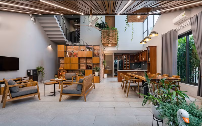 Khu vực sinh hoạt chung đặt hoàn toàn tại tầng trệt được sắp xếp hợp lý.