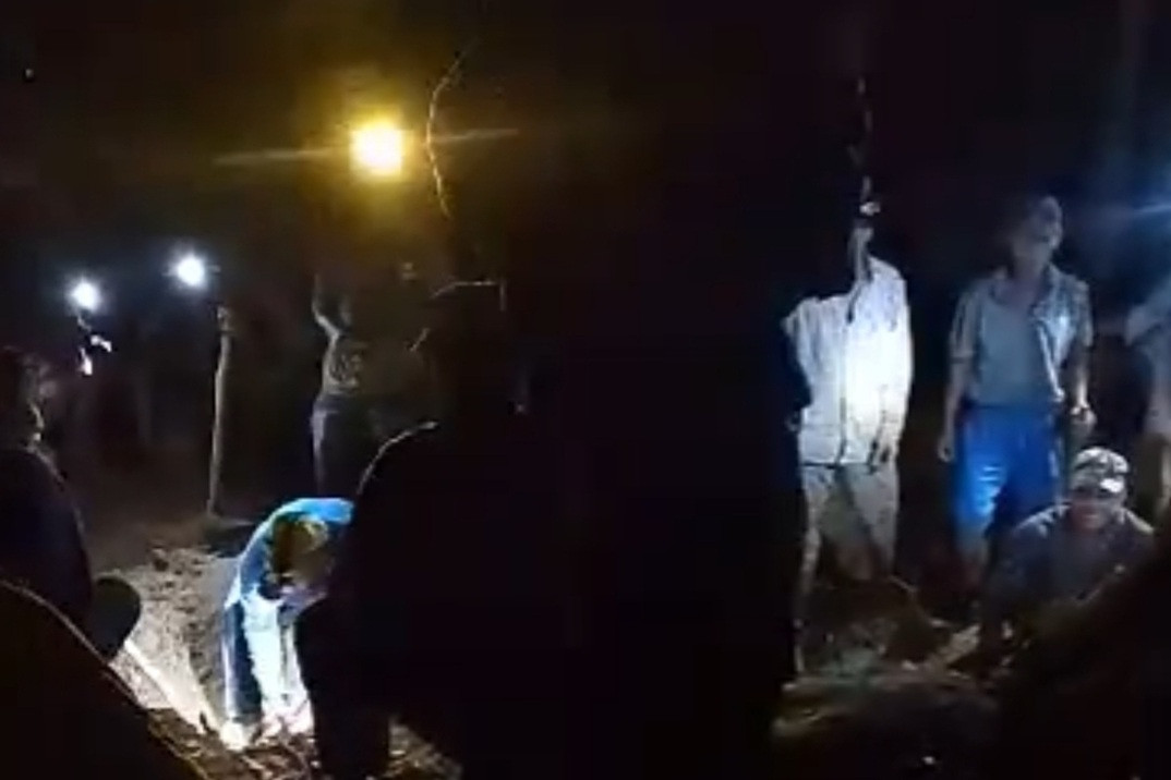 Sau tin đồn trúng kỳ nam 10 tỷ, cả làng lên núi đào bới Sau tin don trung ky nam 10 ty, ca lang len nui dao boi