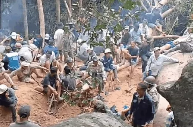 Sau tin đồn trúng kỳ nam 10 tỷ, cả làng lên núi đào bới - Hình 2 Sau tin don trung ky nam 10 ty, ca lang len nui dao boi-Hinh-2