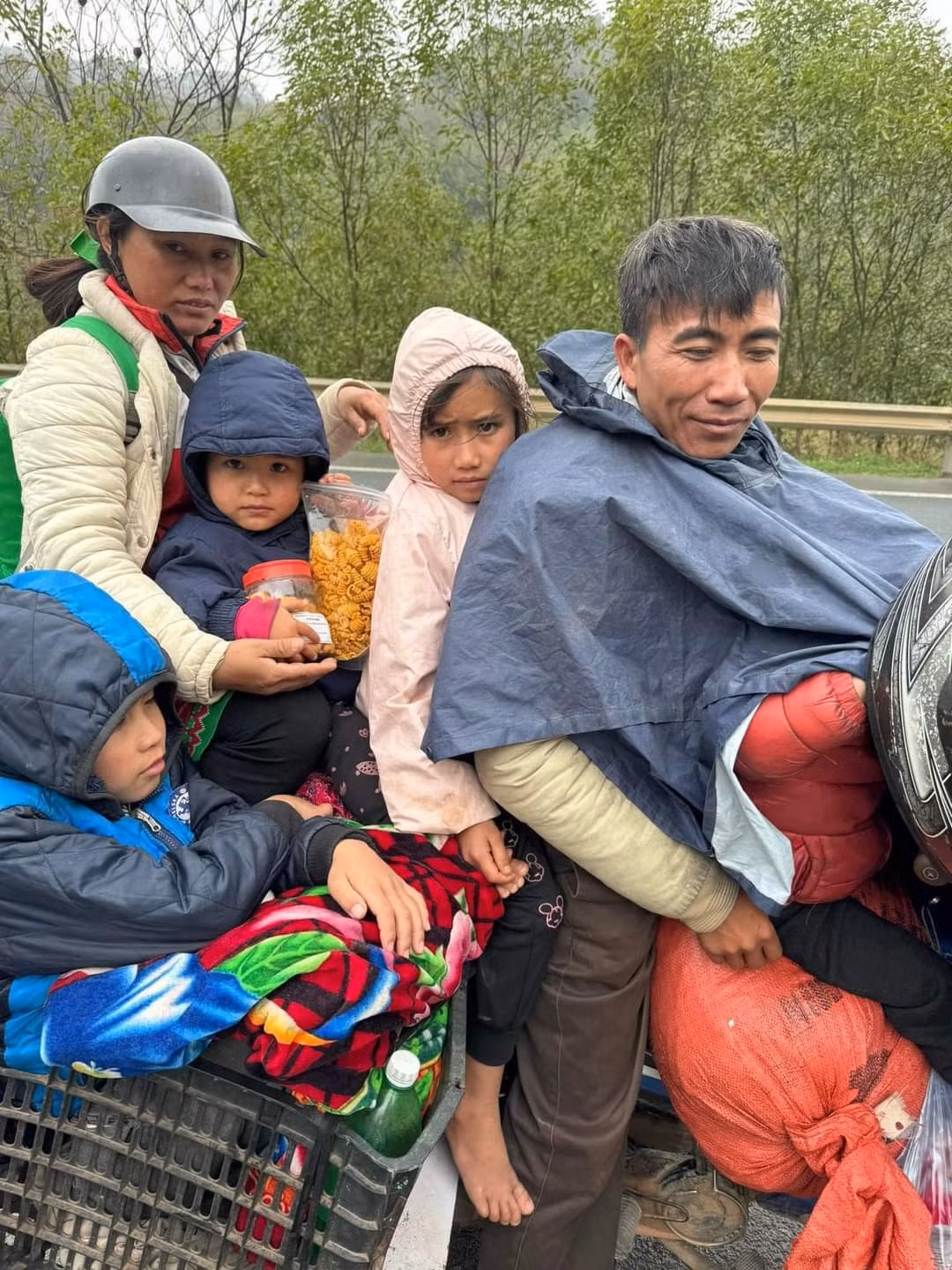 Dieu ky dieu voi gia dinh 7 nguoi cho nhau 700km di tim viec