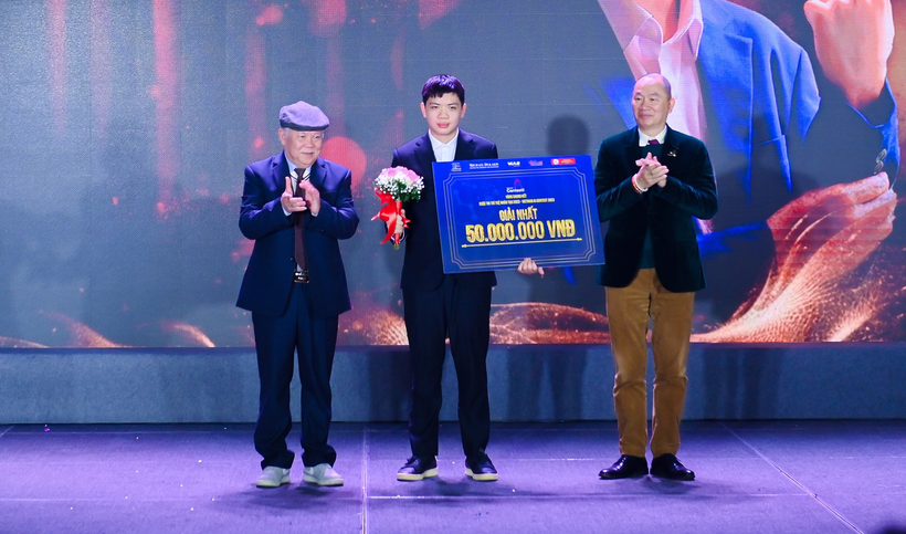 Nam sinh THPT Vinh Phuc gianh giai Nhat cuoc thi Tri tue nhan tao