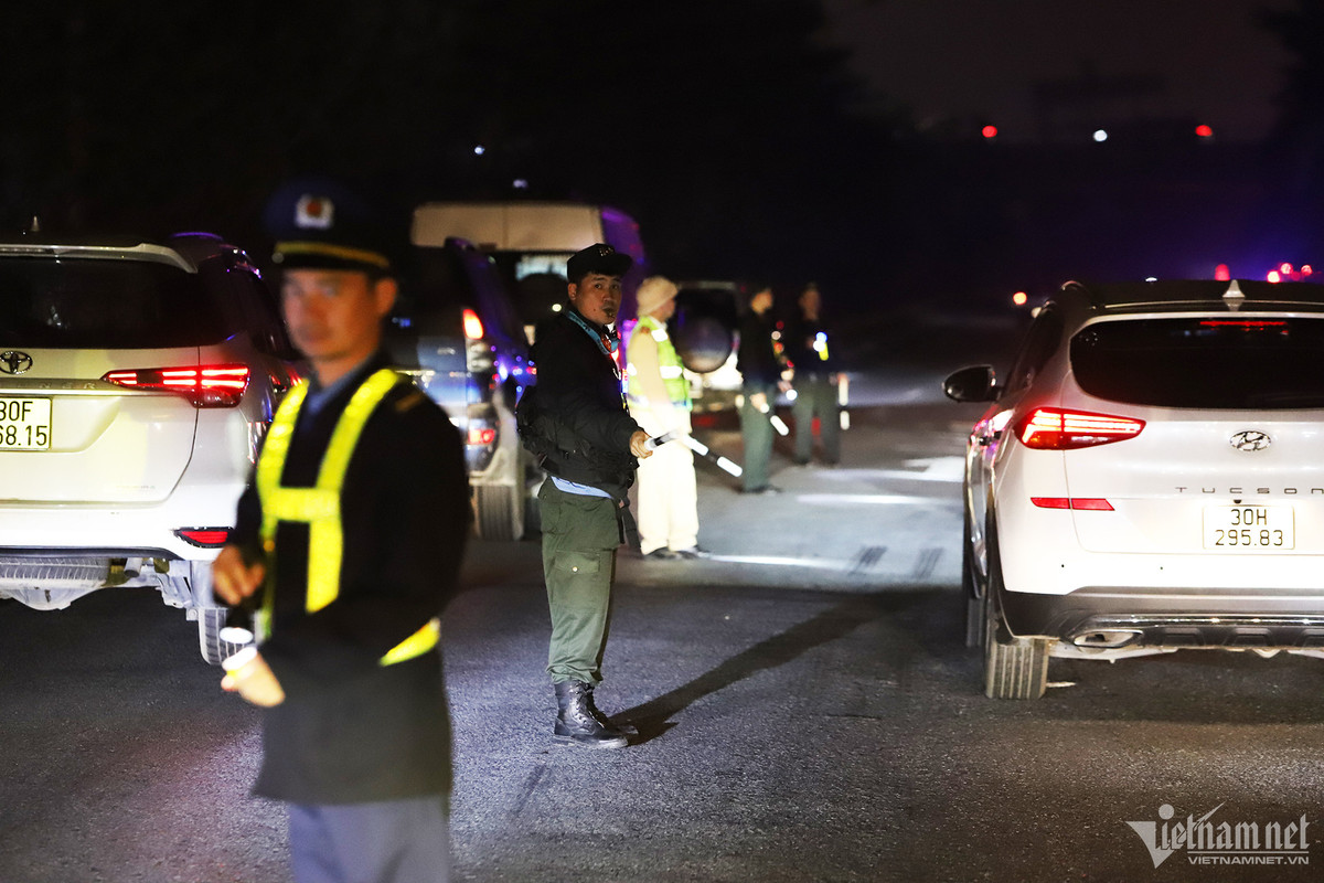 Để chống ùn tắc, Đội Tuần tra kiểm soát đường bộ cao tốc số 3 (Cục CSGT, Bộ Công an) đã huy động 100% cán bộ, chiến sĩ trong đơn vị. Đồng thời, sử dụng xe mô tô chuyên dụng để tuần lưu, kịp thời giải quyết sự cố nhằm "thông tuyến". 