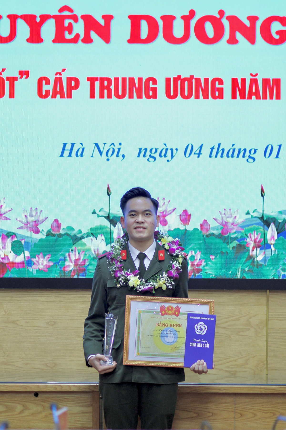Thu khoa Hoc vien An ninh: 