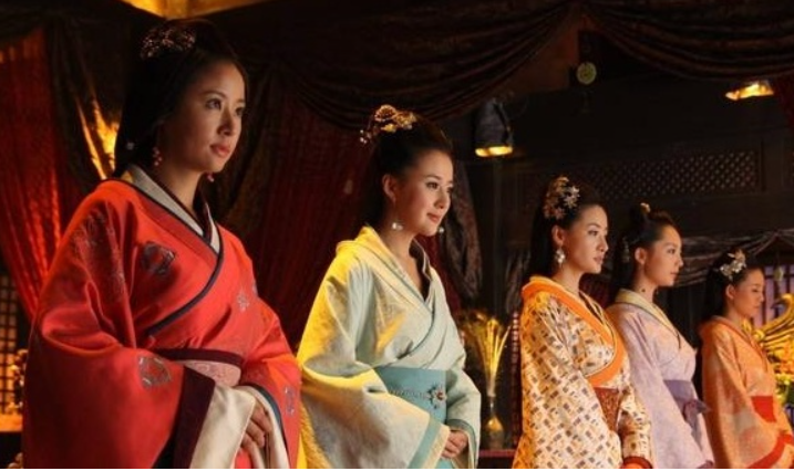 Trong lịch sử phong kiến Trung Hoa, Hoàng hậu được xem là chủ của hậu cung. Chính vì vậy, từ xưa đến nay, mục đích của các cuộc cung đấu của các phi tần là được yên vị ở ngôi vị Hoàng hậu. Và Đậu Hoàng hậu của Hán Chương Đế Lưu Đát thời Đông Hán là một trong nữ nhân có mục tiêu như thế.