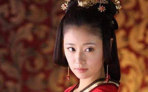 Đến năm Vĩnh Nguyên thứ 2 (tức năm 92), Hán Hòa Đế đã bắt đầu lấy lại quyền lực, tống giam Đậu thị vì tội phản quốc, đồng thời quản thúc Đậu Thái hậu ở hậu cung. 5 năm sau (năm 97), Đậu Thái hậu qua đời vì bạo bệnh.