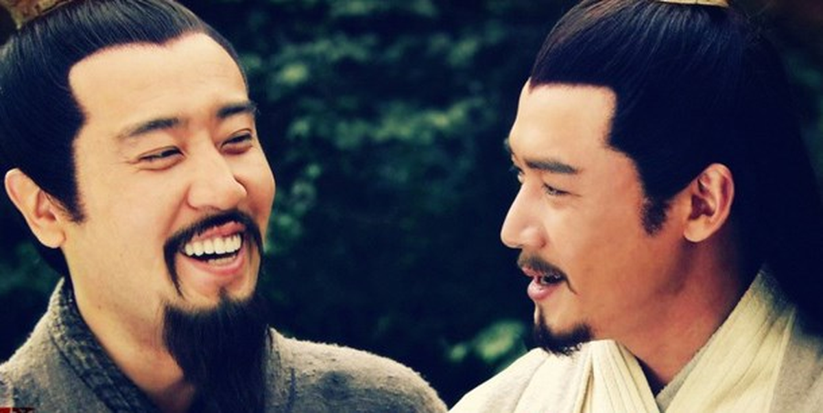 Gia Cát Lượng chỉ đạt đến đỉnh cao quyền lực sau khi Lưu Bị qua đời và xây dựng thành công liên minh Thục - Ngô trong thời kỳ của mình.