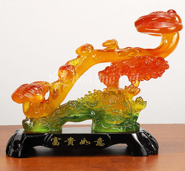 Gậy như ý: Gậy như ý là một món bảo vật quý thể hiện ước nguyện vạn sự đều như mong muốn, cuộc sống sung túc và đủ đầy. Với kiểu dáng sang trọng cùng họa tiết tinh xảo giúp hút tài lộc, hóa giải vận xấu, ổn định sự nghiệp và cuộc sống bình an, vì vậy rất thích hợp đặt ở bàn làm việc.