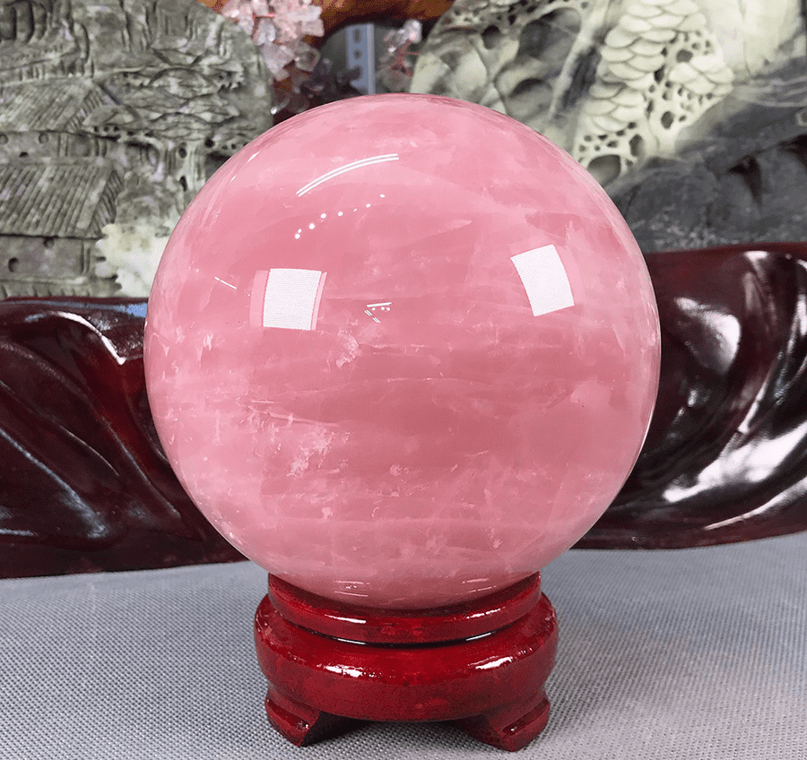 Cầu đá thạch anh: Cầu đá thạch anh là vật phẩm vừa có giá trị phong thủy lẫn thẩm mỹ. Sử dụng cầu đá thạch anh giúp công việc kinh doanh luôn thuận lợi, gặp được quý nhân phù trợ, xua đuổi tà khí.