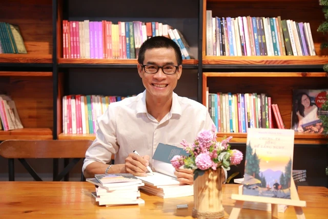 Sach moi cua Nguyen Phong Viet: 'Chung ta song de lang nghe