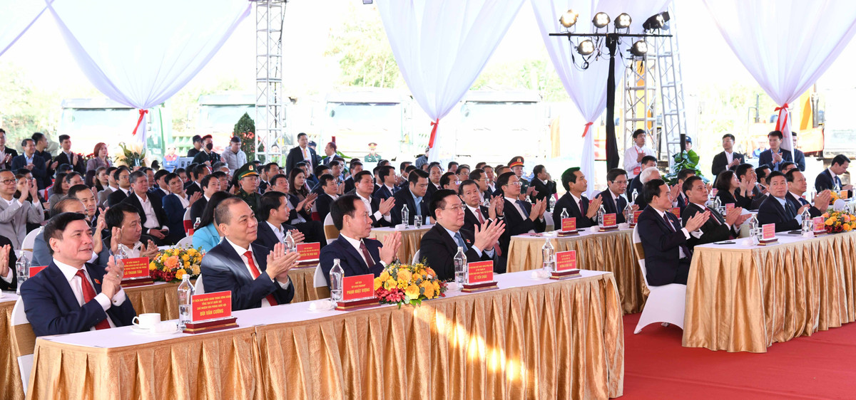 Chu tich Quoc hoi Vuong Dinh Hue du Le khoi cong du an nha o xa hoi tai TP. Hai Phong