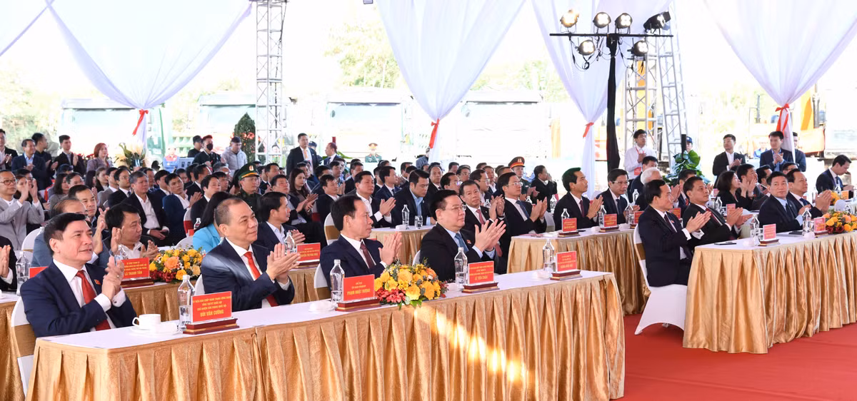 Chu tich Quoc hoi Vuong Dinh Hue du Le khoi cong du an nha o xa hoi tai TP. Hai Phong