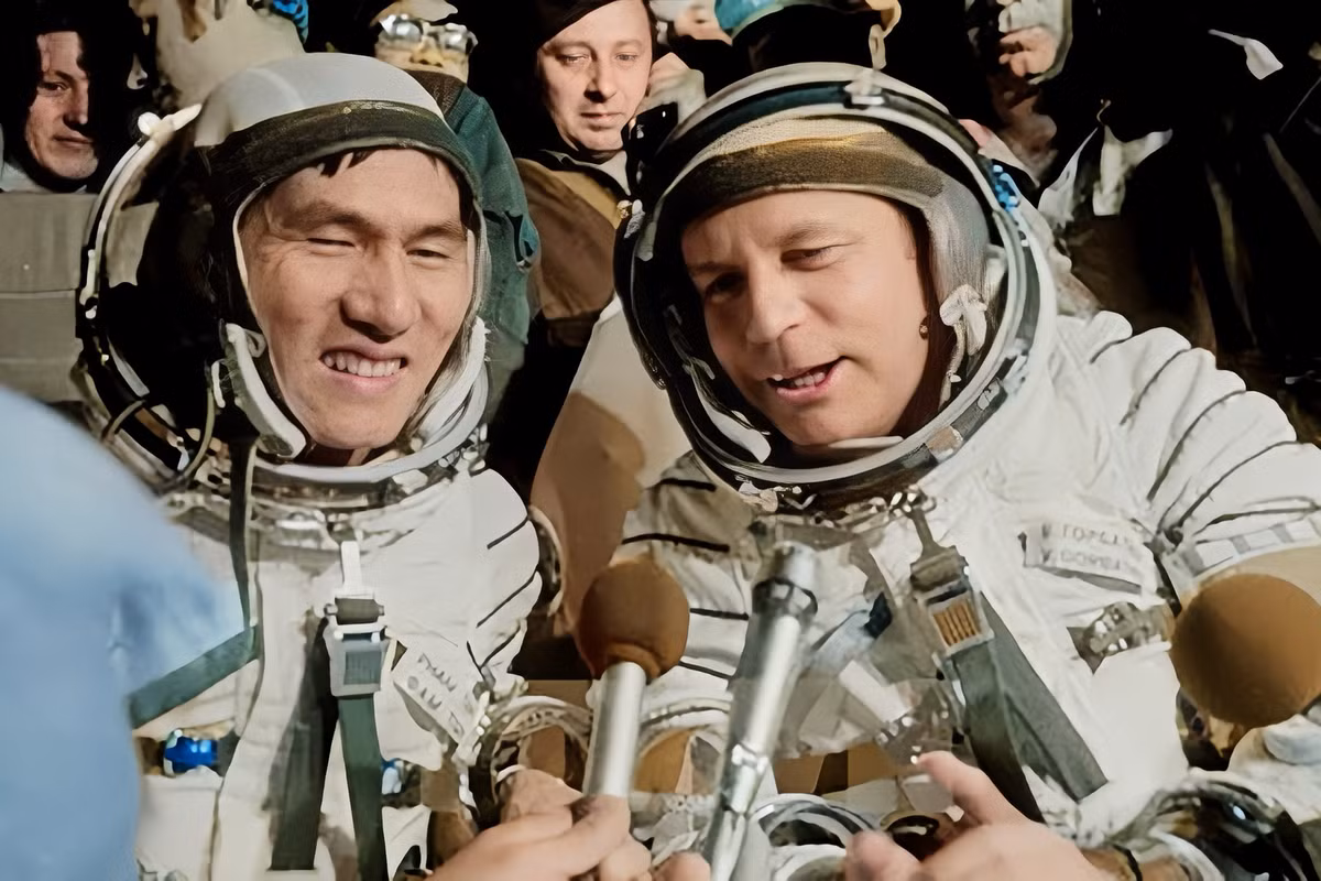 Tuong Pham Tuan voi ky niem ve Tong thong Putin va nhung 'nguoi ban Nga'-Hinh-4