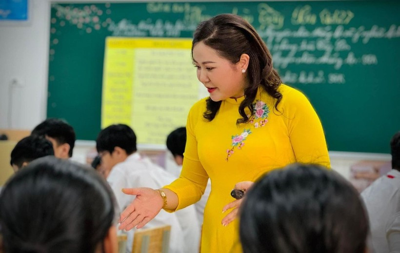 Co giao Lich su bien so lieu tro nen loi cuon-Hinh-2