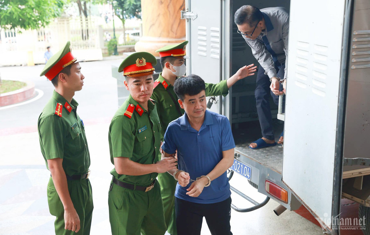 Me Chu tich Viet A Phan Quoc Viet khai ve 1.000 cay vang