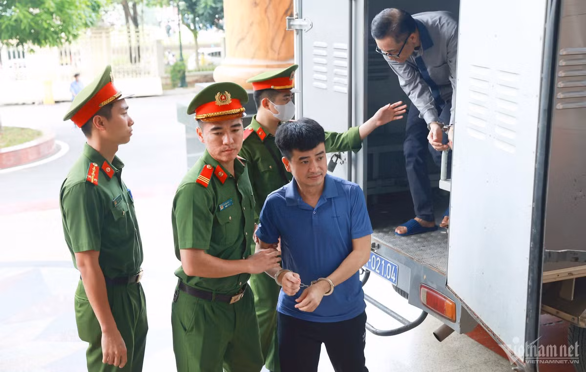 Me Chu tich Viet A Phan Quoc Viet khai ve 1.000 cay vang