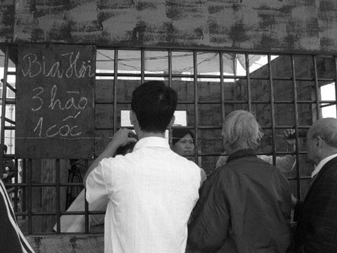 Bia hơi thời bao cấp là một thứ hàng hóa xa xỉ mà không phải ai cũng có điều kiện thưởng thức.