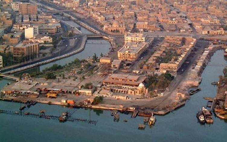 6.Basra (Iraq): 53,9°C. Trung Đông là một vùng ấm áp của thế giới, với nhiệt độ phá kỷ lục tăng đến trên 50 độ C. Basra, Iraq, là nơi có nhiệt độ ghi nhận mức cao nhất là 53,9°C vào ngày 22 tháng 7 năm 2016. Với khoảng 1,5 triệu người sống trong thành phố, Basra nằm trên Sông Shatt al-Arab trong bán đảo Ả Rập. Ảnh:Rudaw