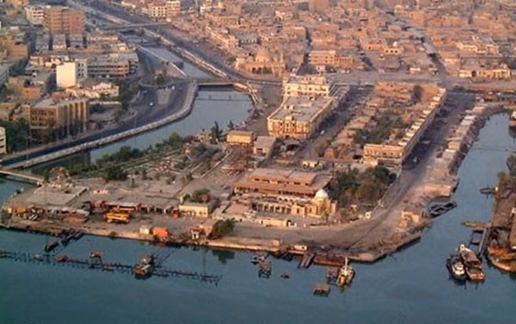 6.Basra (Iraq): 53,9°C. Trung Đông là một vùng ấm áp của thế giới, với nhiệt độ phá kỷ lục tăng đến trên 50 độ C. Basra, Iraq, là nơi có nhiệt độ ghi nhận mức cao nhất là 53,9°C vào ngày 22 tháng 7 năm 2016. Với khoảng 1,5 triệu người sống trong thành phố, Basra nằm trên Sông Shatt al-Arab trong bán đảo Ả Rập. Ảnh:Rudaw