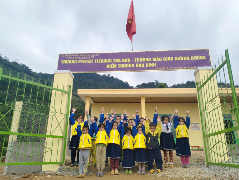 Nam ky su mang niem vui va hy vong moi cho tre em vung cao-Hinh-2