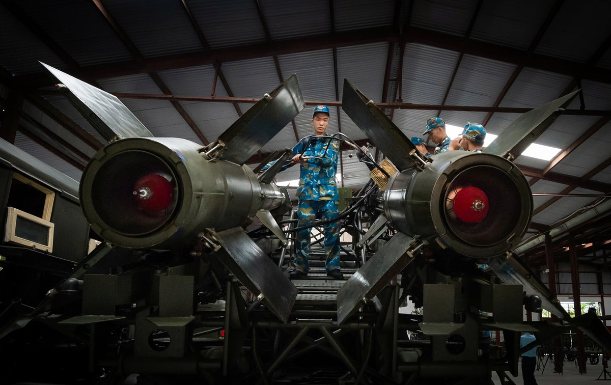 Xem bo doi dien tap lap rap dan ten lua phong khong-Hinh-6