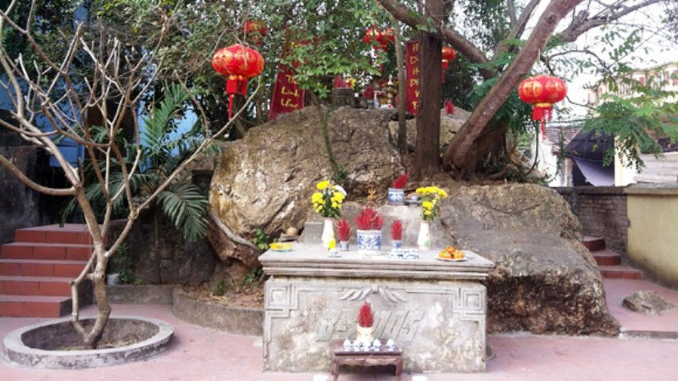 Kho báu đồng trinh (Hà Nội): Theo lời kể của người dân xã Vân Côn (Hoài Đức, Hà Nội), khi Lê Lợi đánh đuổi quân Minh thua chạy về nước, tướng giặc không nỡ bỏ đi số vàng bạc khổng lồ vơ vét được, định đem về nước. Nhưng nhóm tàn quân không dám đem theo đành nghĩ ra cách chôn và trấn yểm bằng cách chôn sống một cô gái đồng trinh để làm thần giữ của.