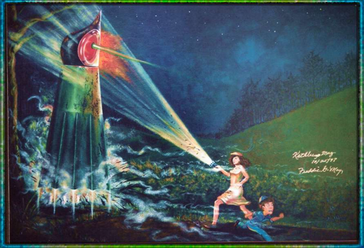 Mô tả mà cặp đôi cung cấp rất giống với con quái vật được nhìn thấy vào tối 12/9. Tuy nhiên, con quái vật này không đội chiếc mũ trùm đầu hình thuổng. Thay vào đó, đầu của con quái vật là xương và giống với loài bò sát.